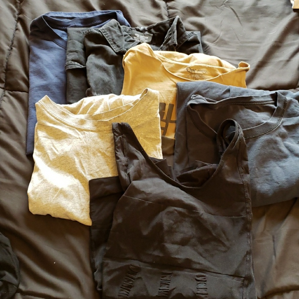 Lot of 6 sleeveless shirts